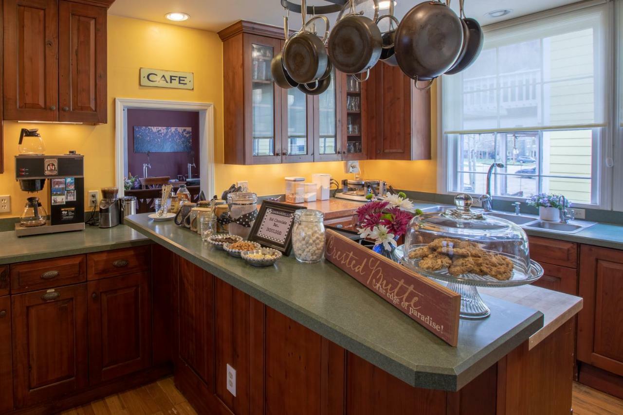 Purple Mountain Bed & Breakfast & Spa Крестед-Бьютт Экстерьер фото